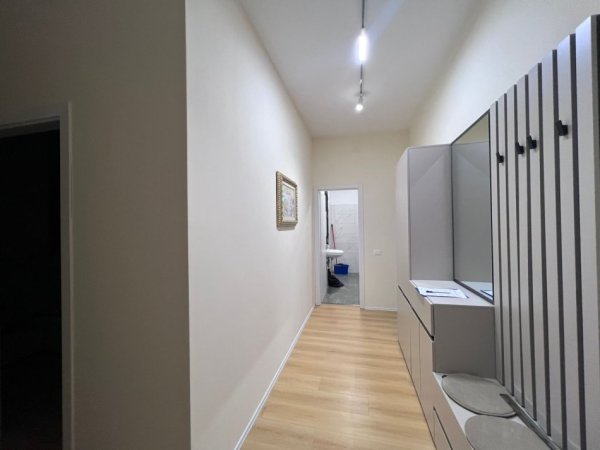 Tirane, jepet me qera apartament 2+1 Kati 6, 111 m² 800 €
