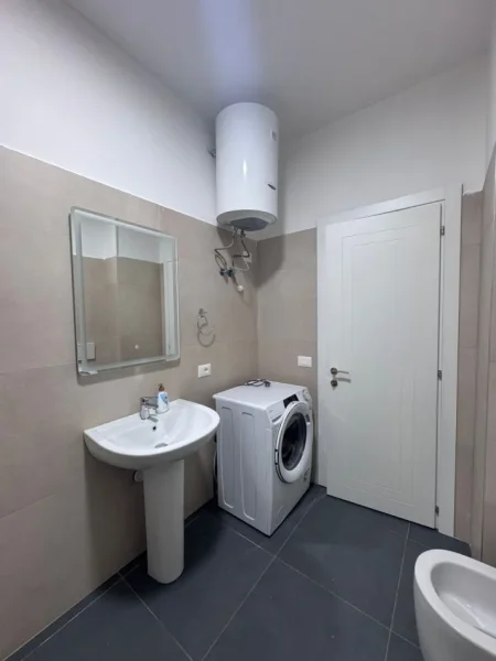 Tirane, jepet me qera apartament 1+1+Aneks+Ballkon Kati 4, 65 m² 550 € (Siri Kodra)