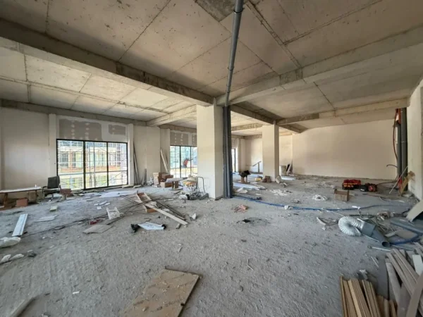 Tirane, jepet me qera zyre Kati 2, 275 m² 5.500 € (Squere 21)