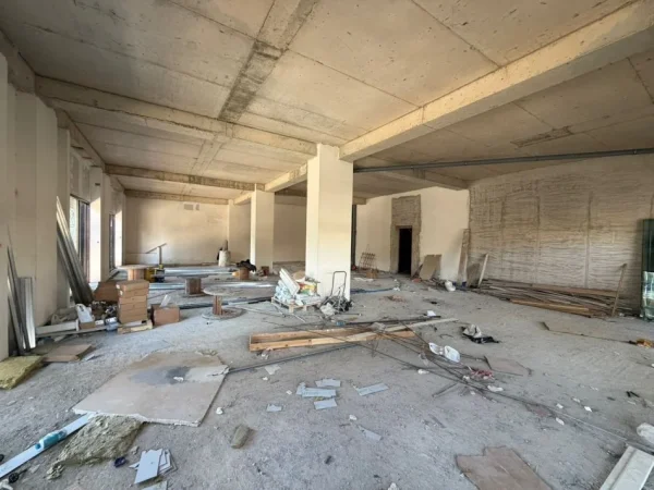 Tirane, jepet me qera zyre Kati 2, 275 m² 5.500 € (Squere 21)