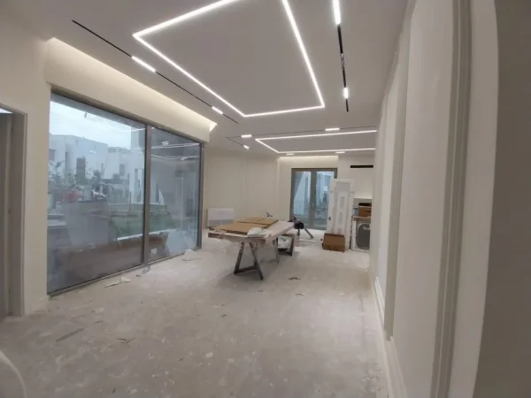 Tirane, jepet me qera Vile 2 Katshe , 278 m² 4.500 € (liqeni i thate)