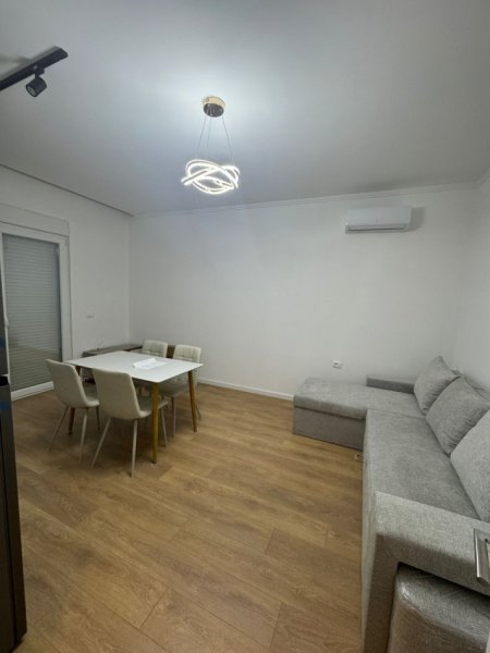Tirane, jepet me qera apartament 1+1 , 80 m² (Rr. Islam Rusi, prane mbikalimit te Shkozes)