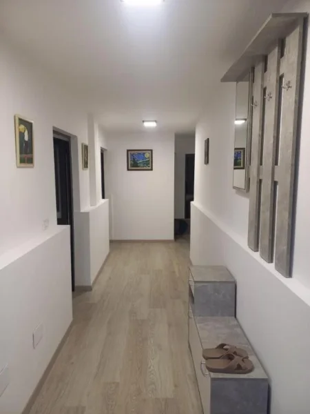 Tirane, jepet me qera apartament 1+1 , 75 m² 600 € (ali demi)
