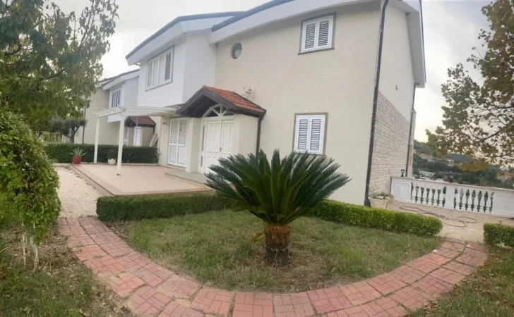 Tirane, jepet me qera Vile 3 Katshe Kati 3, 240 m² 1.500 € (Yrshek)