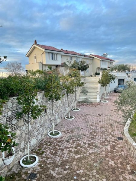 Tirane, jepet me qera Vile 3 Katshe Kati 3, 240 m² 1.500 € (Yrshek)