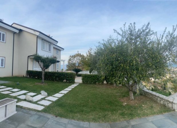 Tirane, jepet me qera Vile 3 Katshe Kati 3, 240 m² 1.500 € (Yrshek)