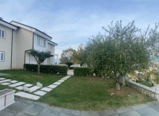 Tirane, jepet me qera Vile 3 Katshe Kati 3, 240 m² 1.500 € (Yrshek)