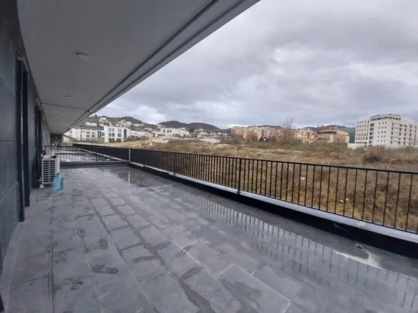 Tirane, jepet me qera apartament 2+1 Kati 1, 90 m² 1.100 € (Liqeni i Thate)