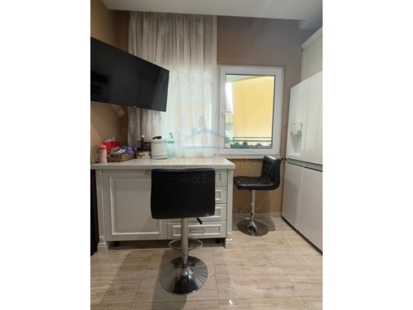 SHITET APARTAMENT 2+1 TEK ISH EKSPOZITA