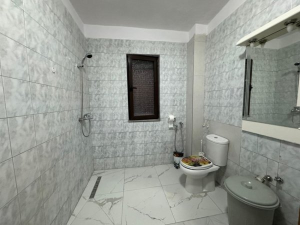 Tirane, jepet me qera apartament 2+1 Kati 4, 80 m² 480 € (liqeni thate)
