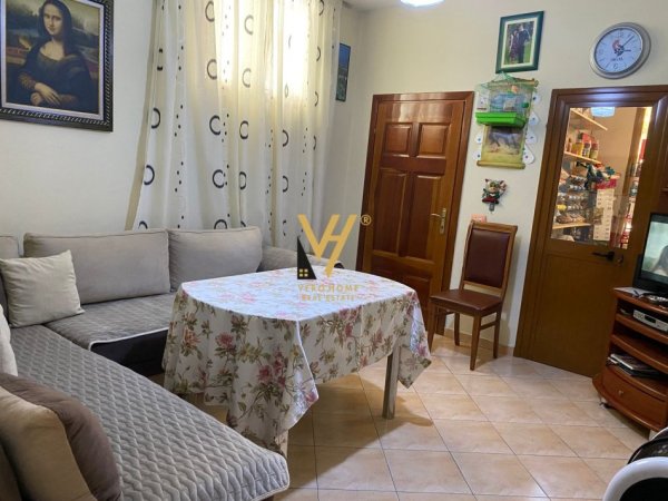 Tirane, jepet me qera shtepi 3+1+Ballkon Kati 0, 80 m² 850 € (BULEVARDI ZOGU I)