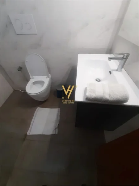 Tirane, jepet me qera shtepi 3+1+Ballkon Kati 0, 80 m² 850 € (BULEVARDI ZOGU I)