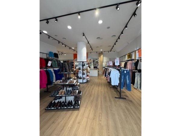 Tirane, jepet me qera ambjent biznesi Kati 0, 150 m² 3.000 € 