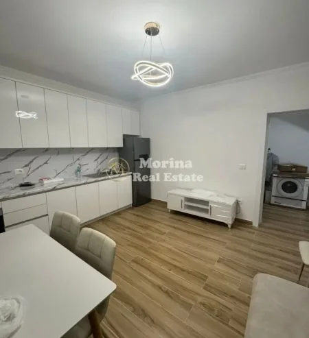 Tirane, jepet me qera shtepi 1+1 Kati 2, 80 m² 400 € (Shkoze)