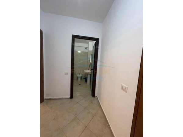 Tirane, jepet me qera apartament 1+1 Kati 8, 58 m² 415 € (pranë rrugës Pjetër Budi.)
