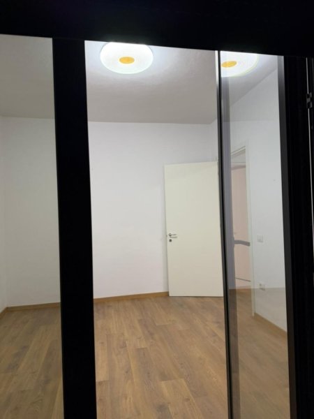 Tirane, jepet me qera zyre Kati 2, 70 m² 550 € (PAZARI I RI)