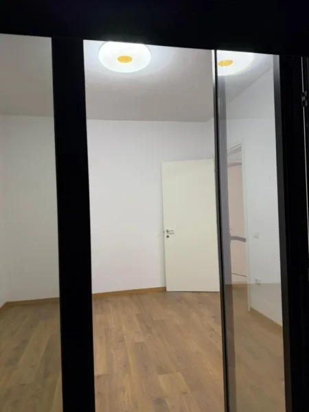 Tirane, jepet me qera zyre Kati 2, 70 m² 550 € (PAZARI I RI)