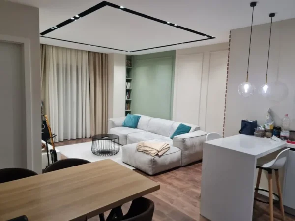 Tirane, jepet me qera apartament 1+1+Ballkon Kati 4, 70 m² 450 € (Yzberisht)
