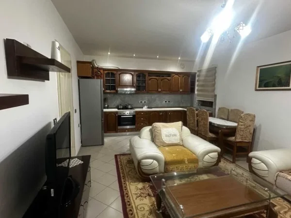 Tirane, jepet me qera apartament 2+1 Kati 1, 120 m² 450 € (liqeni thate)