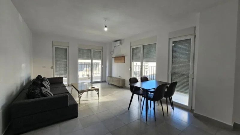 Tirane, jepet me qera apartament 2+1 , 500 € 