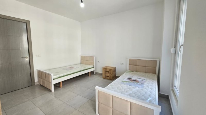 Tirane, jepet me qera apartament 2+1 , 500 € 