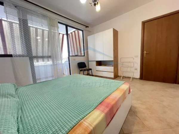 Tirane, jepet me qera apartament 1+1 Kati 8, 59 m² 415 € (Rruga Pjeter Budi)