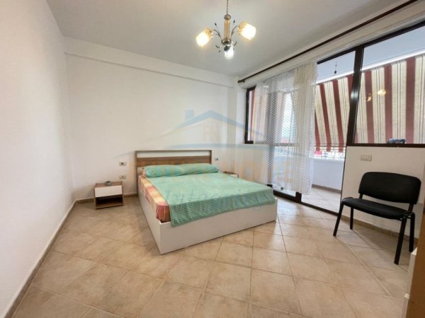 Tirane, jepet me qera apartament 1+1 Kati 8, 59 m² 415 € (Rruga Pjeter Budi)