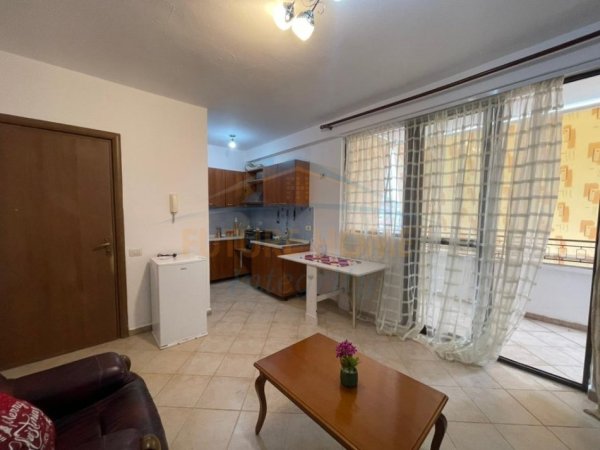 Tirane, jepet me qera apartament 1+1 Kati 8, 59 m² 415 € (Rruga Pjeter Budi)