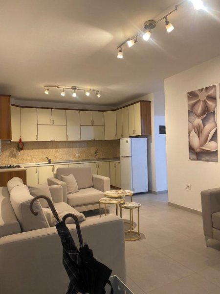 Tirane, jepet me qera apartament 2+1 Kati 4, 80 m² 600 € (myslym shyri)