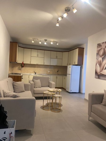 Tirane, jepet me qera apartament 2+1 Kati 4, 80 m² 600 € (myslym shyri)