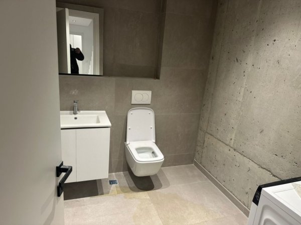 Tirane, jepet me qera apartament 3+1 , 300 m² 3.400 € (ZONA TEG)