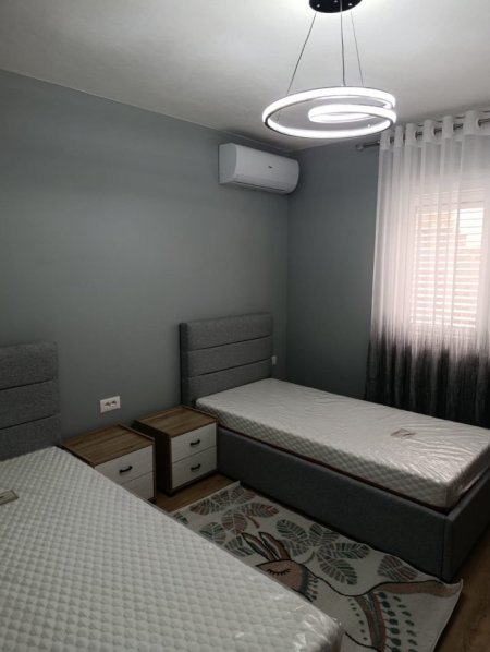 Tirane, jepet me qera apartament 2+1 Kati 3, 80 m² 600 € (ali demi)