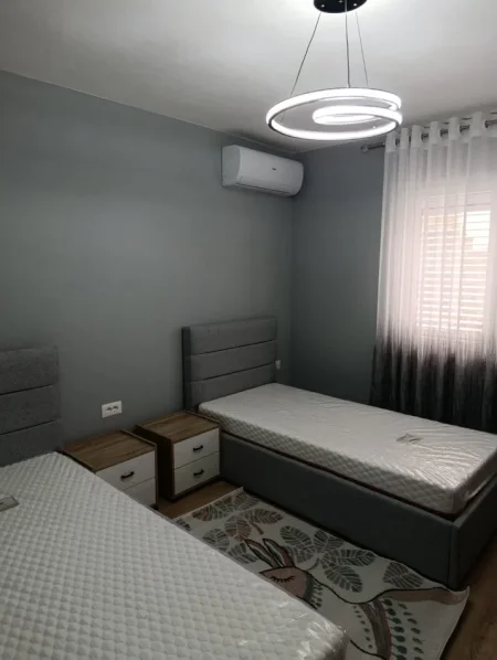 Tirane, jepet me qera apartament 2+1 Kati 3, 80 m² 600 € (ali demi)