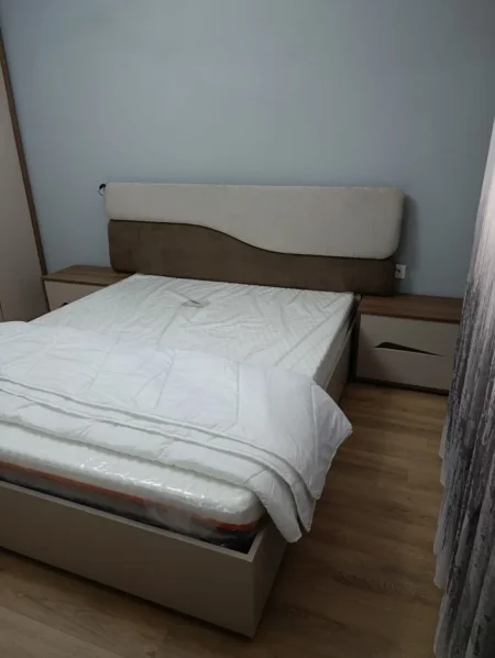 Tirane, jepet me qera apartament 2+1 Kati 3, 80 m² 600 € (ali demi)