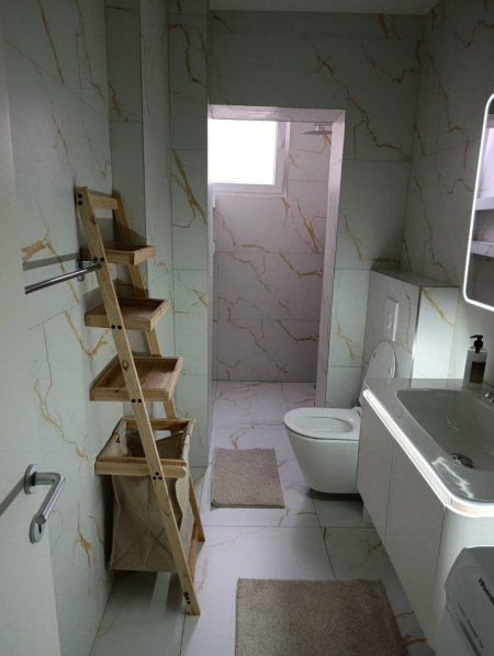 Tirane, jepet me qera apartament 2+1 Kati 3, 80 m² 600 € (ali demi)