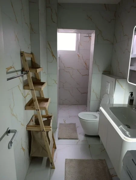 Tirane, jepet me qera apartament 2+1 Kati 3, 80 m² 600 € (ali demi)