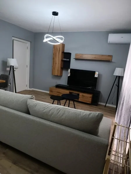 Tirane, jepet me qera apartament 2+1 Kati 3, 80 m² 600 € (ali demi)