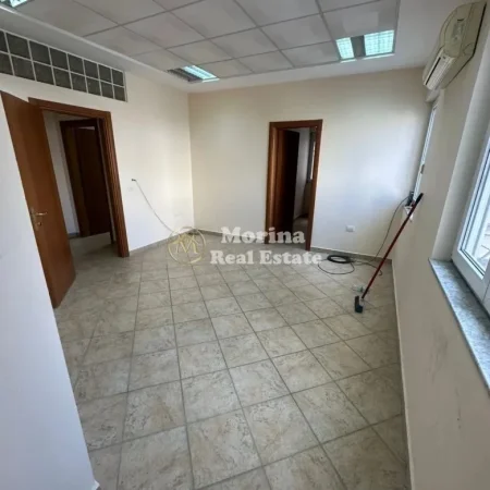 Tirane, jepet me qera ambjent biznesi Kati 1, 89 m² 1.150 € (Qender)