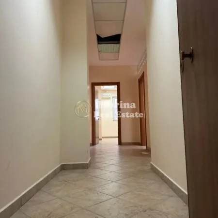 Tirane, jepet me qera ambjent biznesi Kati 1, 89 m² 1.150 € (Qender)
