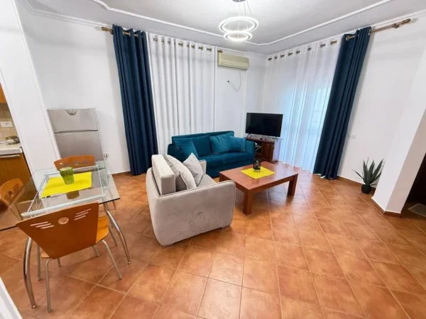 Tirane, jepet me qera apartament 1+1 Kati 8, 550 €
