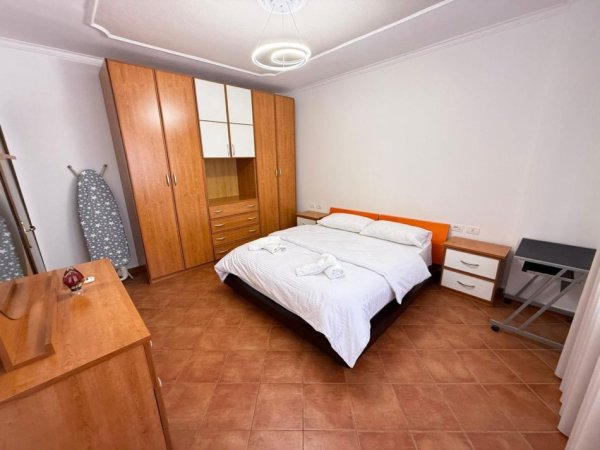 Tirane, jepet me qera apartament 1+1 Kati 8, 600 € 