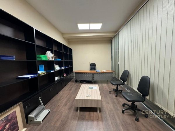 Tirane, shitet ambjent biznesi Kati 1, 50 m² 125.000 € (Ish Ekspozita)
