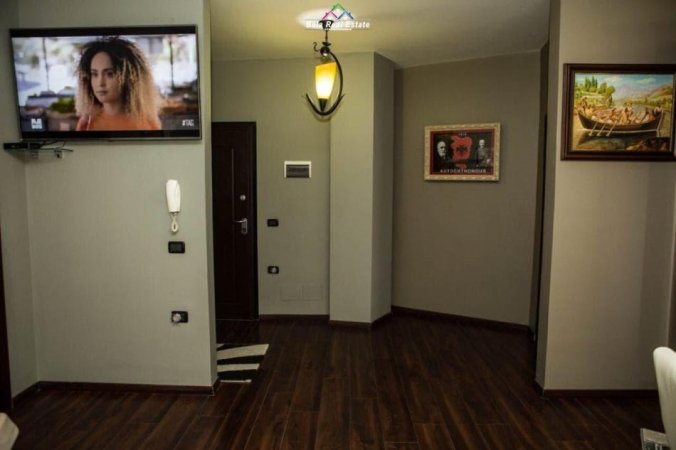 Tirane, jepet me qera apartament 2+1 Kati 6, 100 m² 900 € (Rruga Zef Jubani)