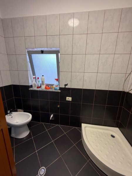 Tirane, jepet me qera apartament 1+1 Kati 6, 70 m² 350 € (KOMBINAT)