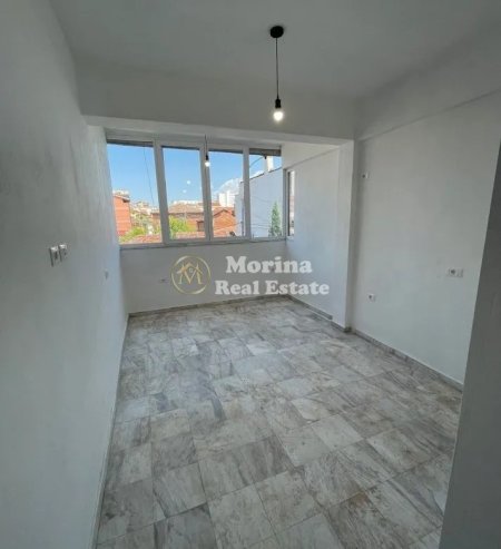 Tirane, jepet me qera ambjent biznesi Kati 0, 90 m² 800 € (Rruga Bardhyl)