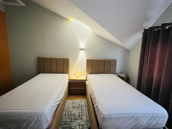 Tirane, jepet me qera apartament 2+1 Kati 4, 80 m² 600 € (Rruga Vace Zela)