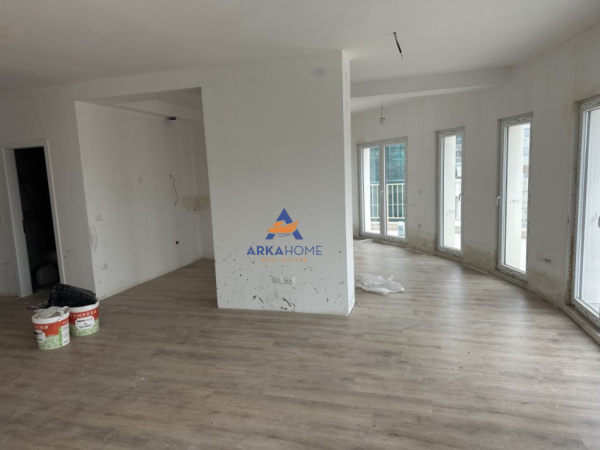 Tirane, jepet me qera apartament 4+1+Ballkon Kati 9, 224 m² 1.700 € 