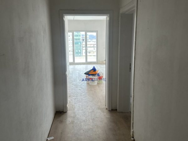 Tirane, jepet me qera apartament 4+1+Ballkon Kati 9, 224 m² 1.700 € 