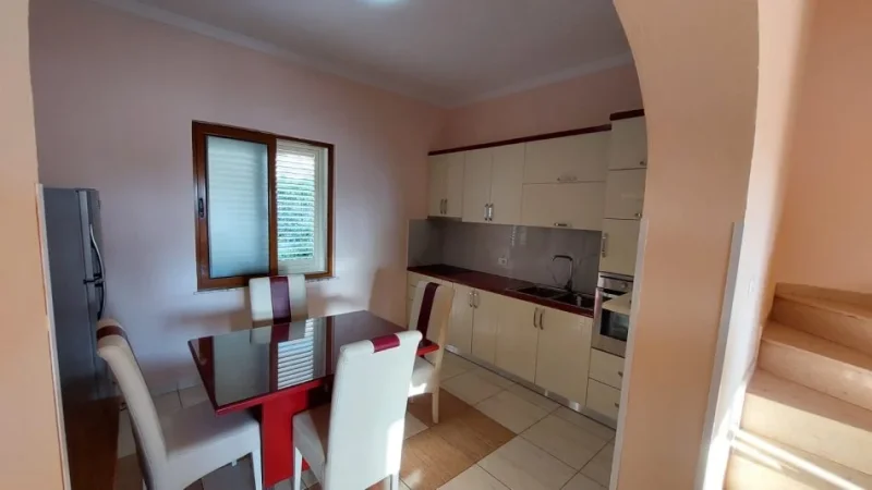 Tirane, shitet Vile 4+1+Ballkon Kati 2, 200 m² 250.000 € (Rruga Dalip Topi -Fresk)