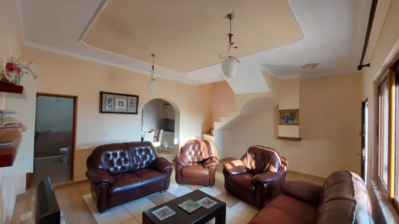 Tirane, shitet Vile 4+1+Ballkon Kati 2, 200 m² 250.000 € (Rruga Dalip Topi -Fresk)